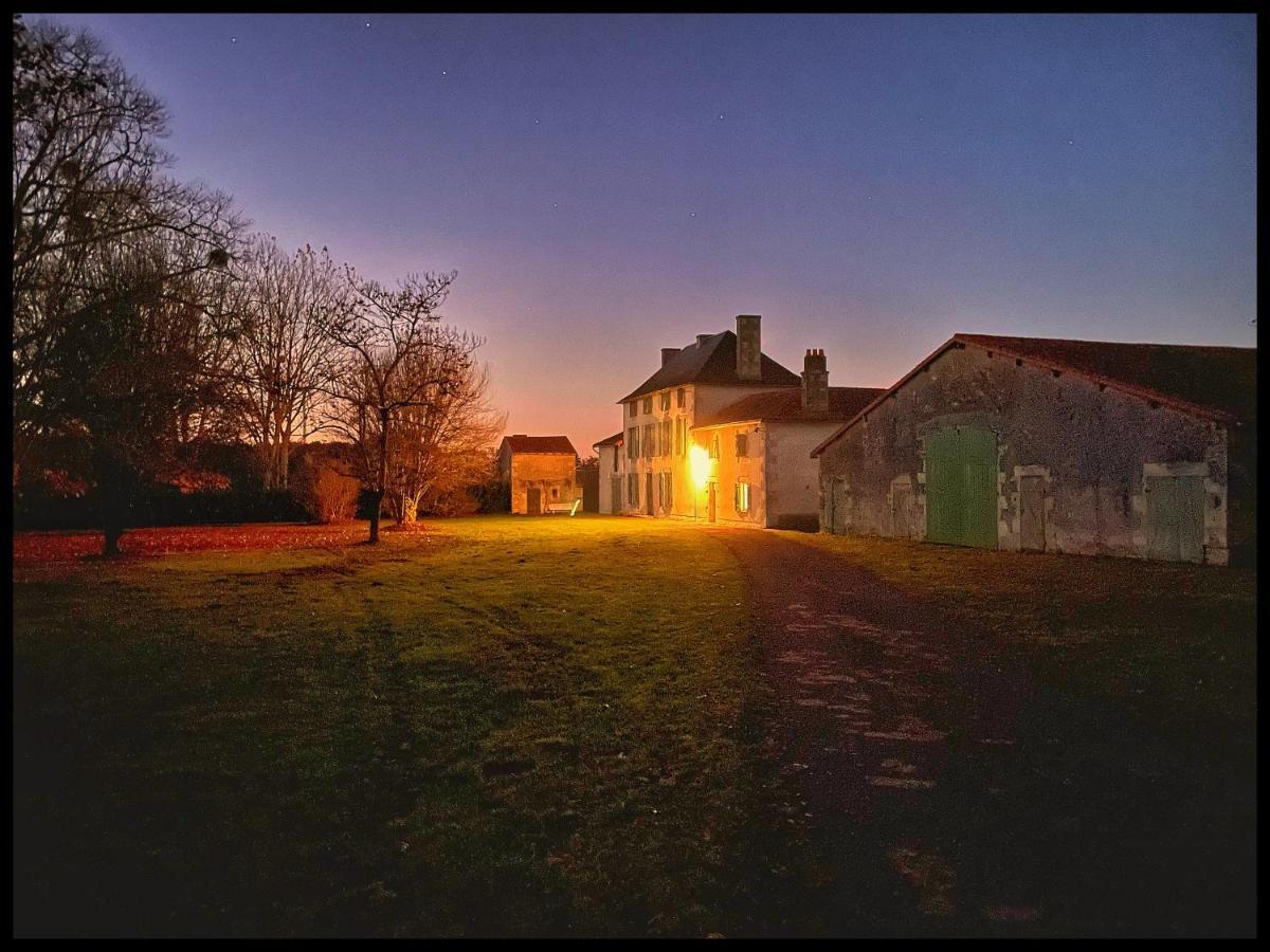 Les Maisons Du Bonheur Acomodação com café da manhã Château-Garnier Exterior foto